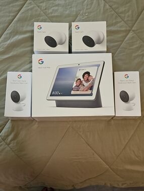 New Google Nest Hub Max and Nest Cam Accessories Bundle - White